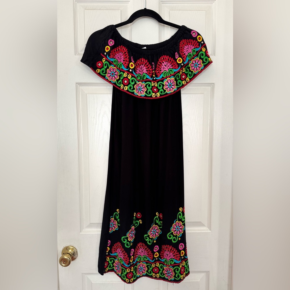traditional embroidered Mexican peasant dress huipil off shoulder black medium